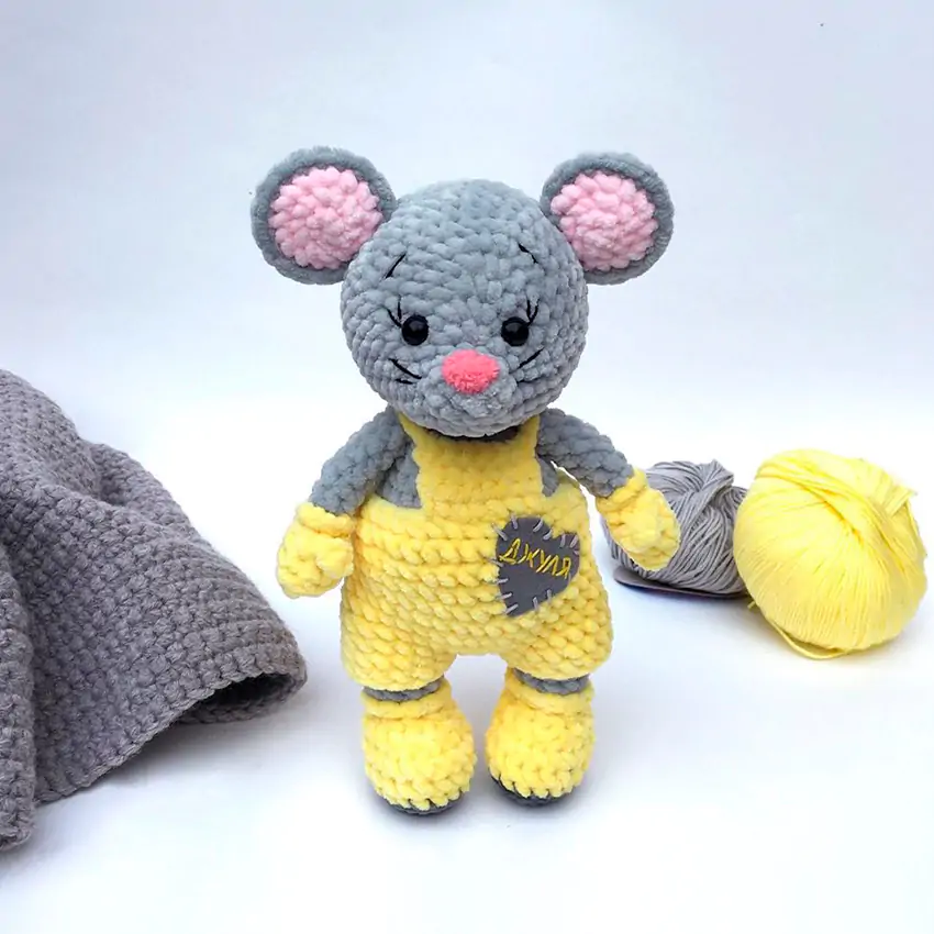 Мышонок в комбезе